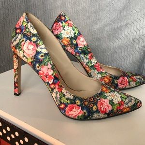 Nine West Floral Pumps! 🌸