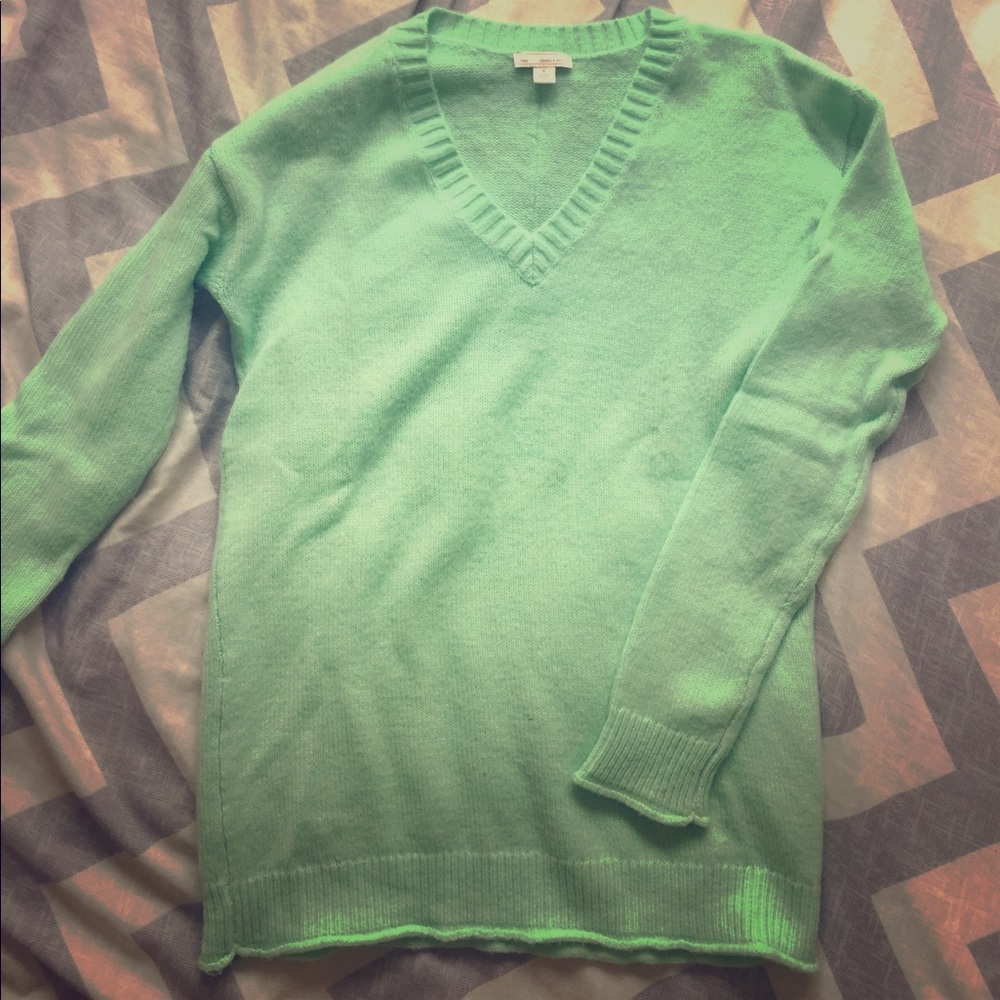 Gap V-neck Sweater