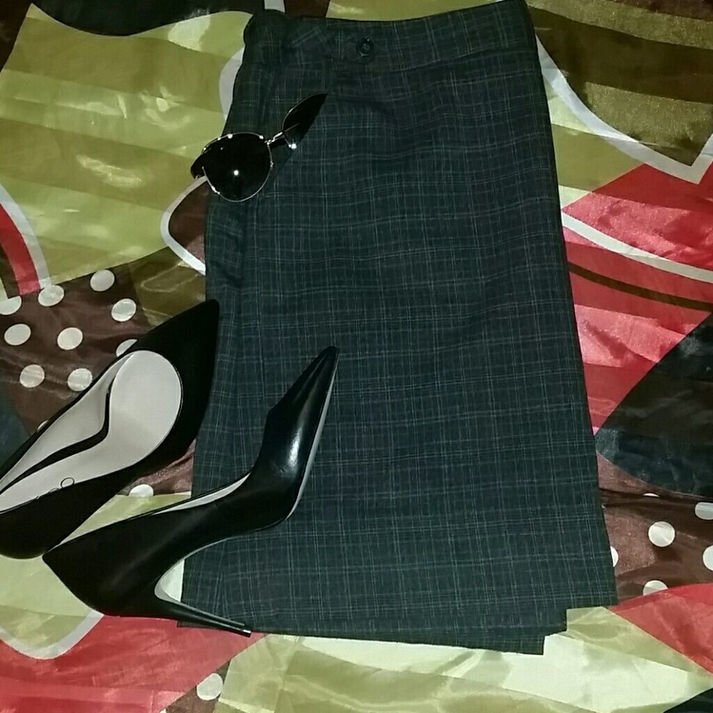 Van Heusen Stretch Skirt with Pockets