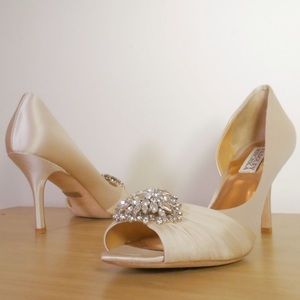 💓NEW LISTING💓 Badgley Mischka Pearson Heels