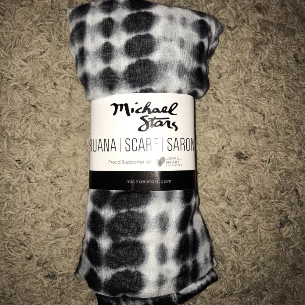 NWT Michael Star's Ruana, Sarong, Wrap. Alligator!