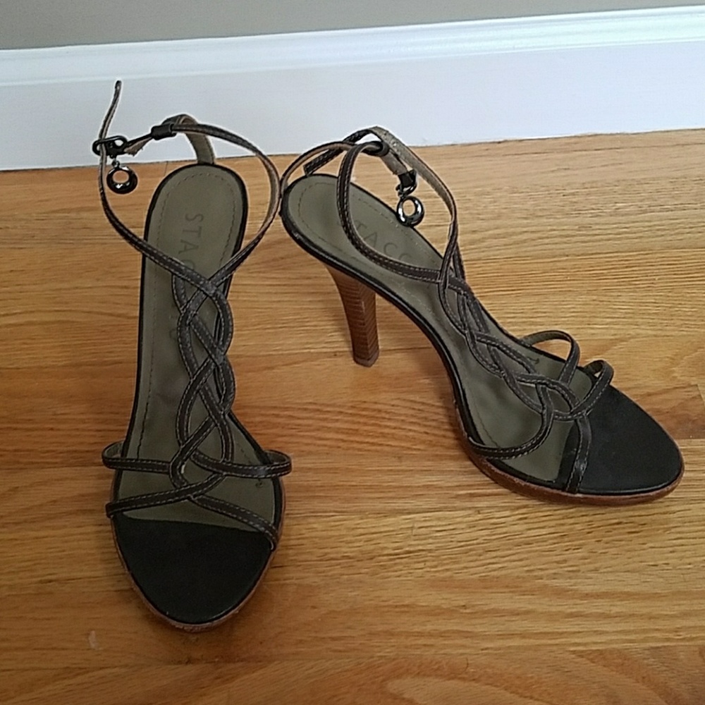 Brown strappy heels!