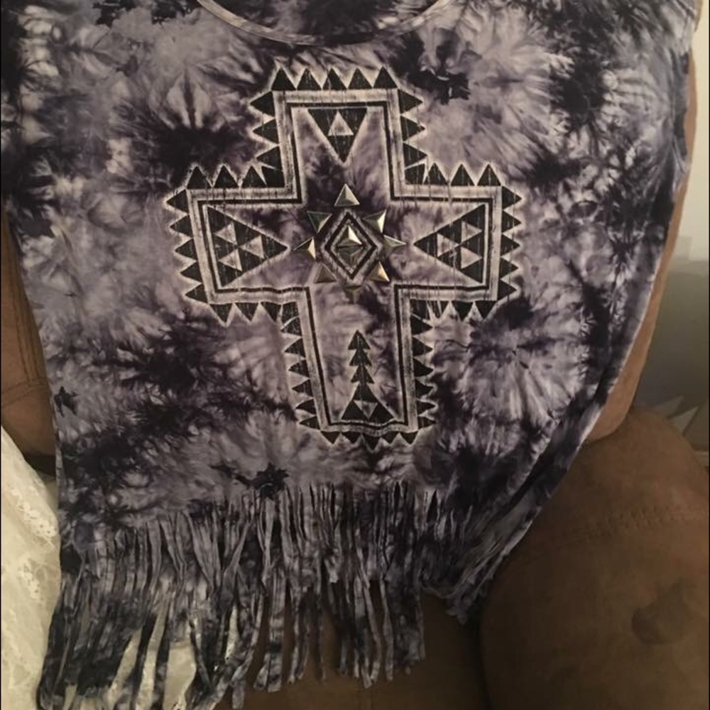 Short sleeve shirt with fringe