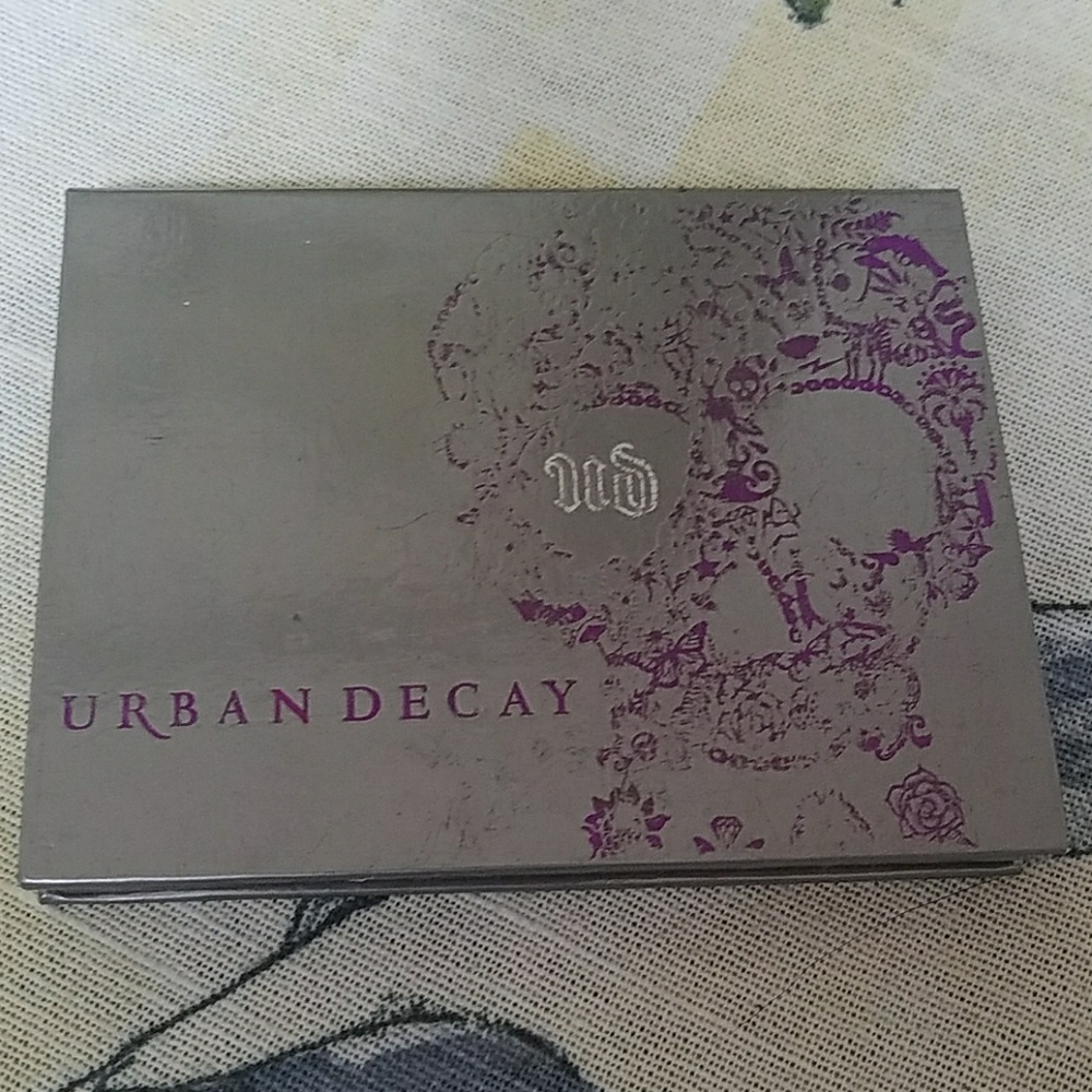 Urban Decay eyeshadow palette