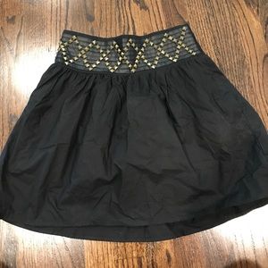 Skirt with elastic studded waist