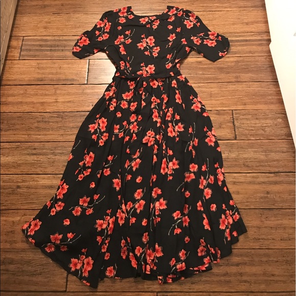 ❗️LAST ONE❗️Black Floral Midi Dress - Picture 5 of 7