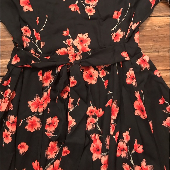 ❗️LAST ONE❗️Black Floral Midi Dress - Picture 6 of 7