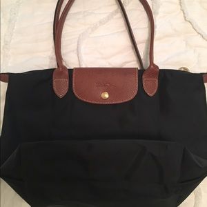 Black Longchamp le Pliage tote medium