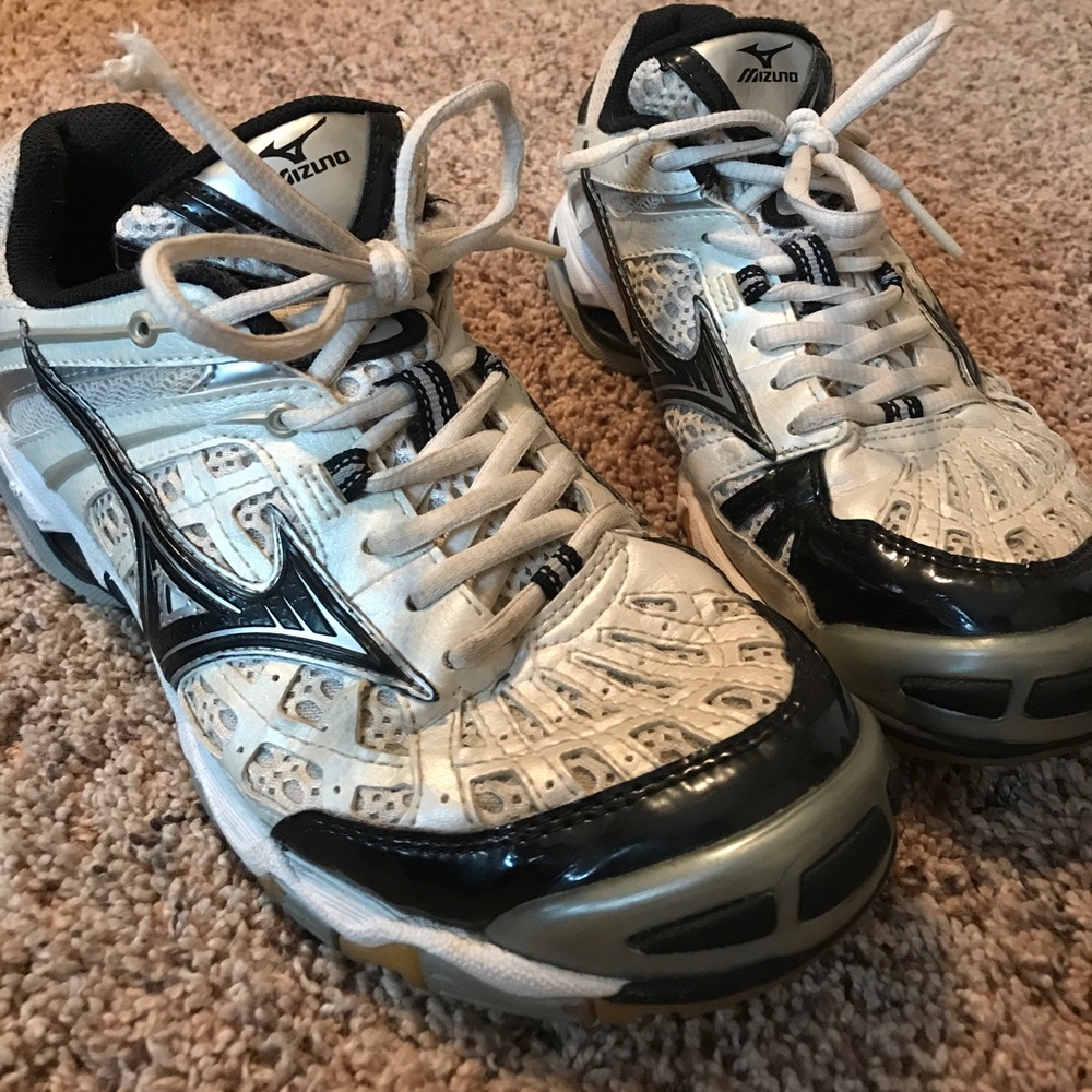 Mizuno volleyball shoes