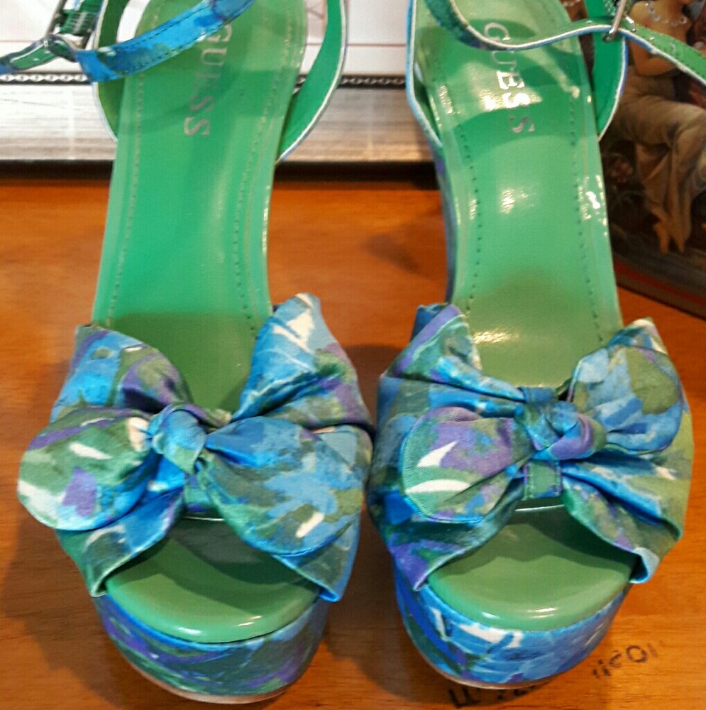 GUESS Wedge sandals!