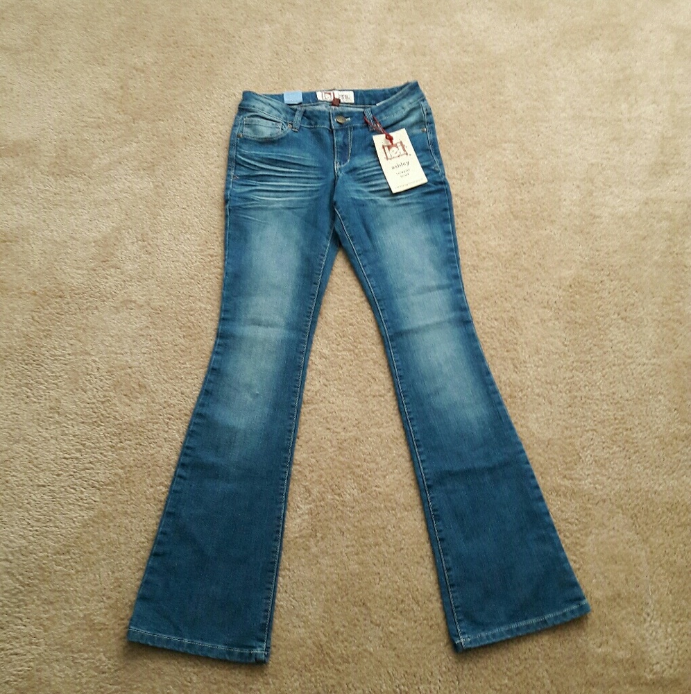 🚫Sold🚫Lei Ashley Jeans Size 1 low Rise Boot Cut - Picture 5 of 5