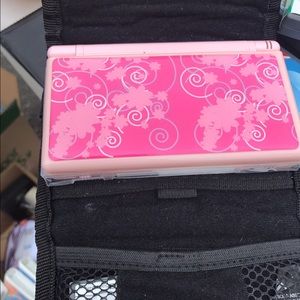 Pink Nintendo DS Lite