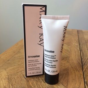 TimeWise Luminous-Wear Liquid Foundation