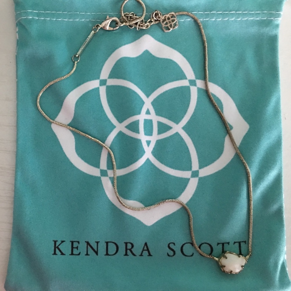 ❌SOLD❌ Kendra Scott Mara Necklace