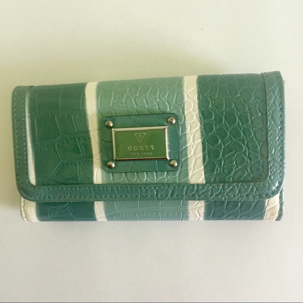 Guess women's wallet