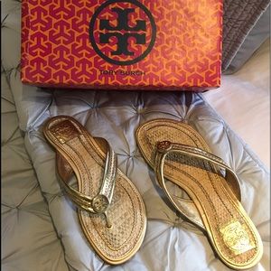 Tory Burch Isabel Straw/Mirror Metallic Sandal