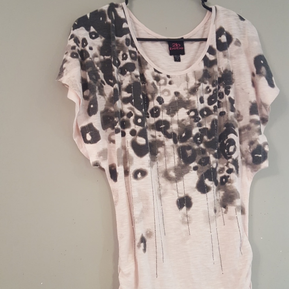 Nwot 2Bebe ❣Pretty rhinestone shirt size small