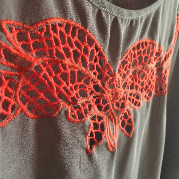 Short sleeve blouse with embroidered cutouts - Picture 2 of 4