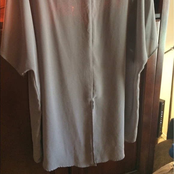 Short sleeve blouse with embroidered cutouts - Picture 3 of 4