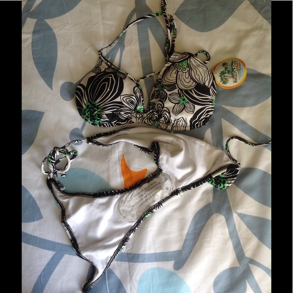 Bathing suit - Picture 2 of 3