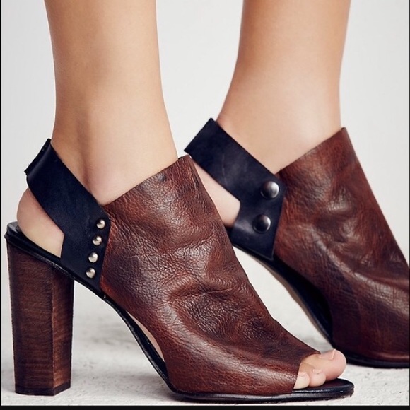 Free People Shoes - Free People brown black soft leather mules sandal