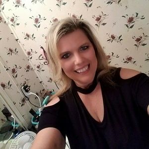 Meet your Posher, Lorie