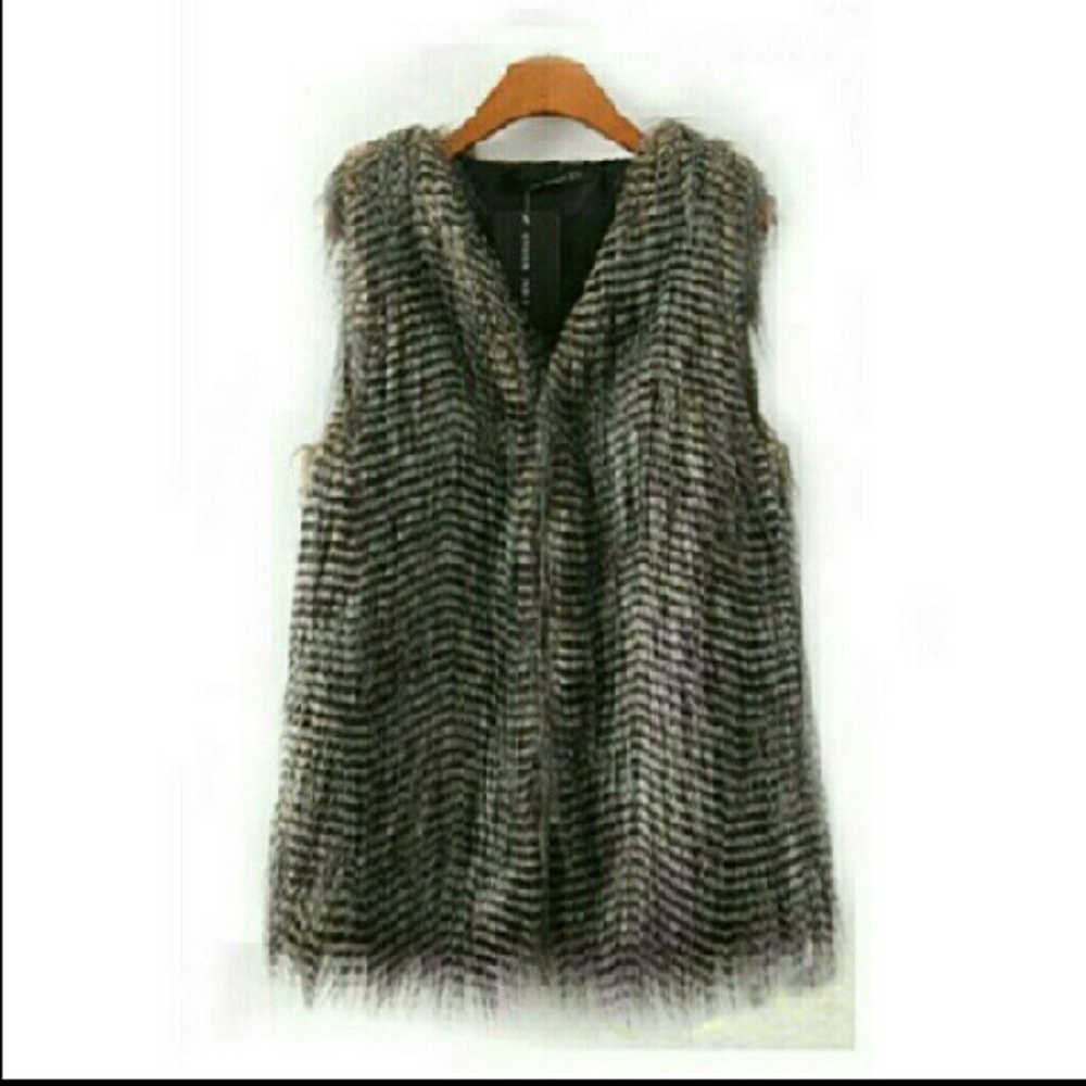 Two-Tone Faux Fur VEST - Picture 2 of 7
