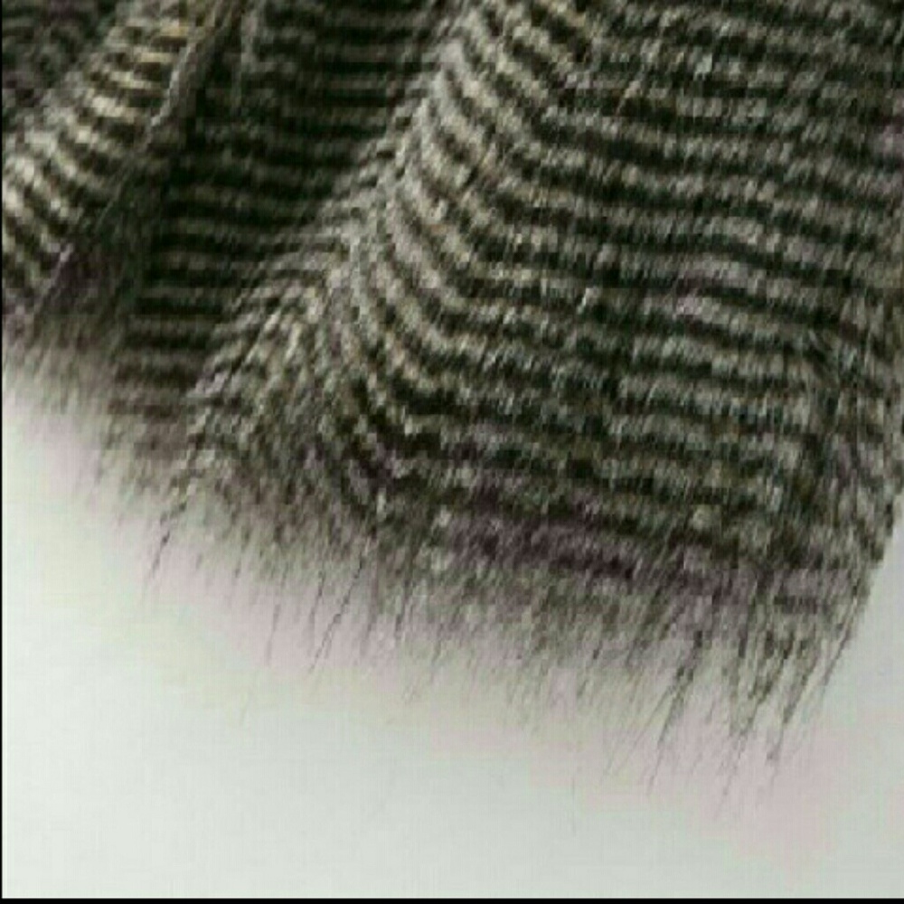 Two-Tone Faux Fur VEST - Picture 4 of 7