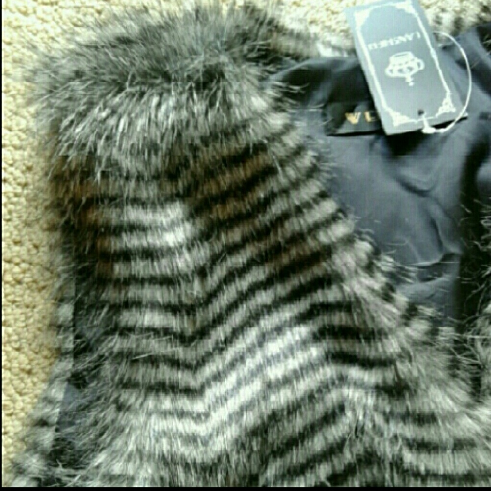 Two-Tone Faux Fur VEST - Picture 5 of 7