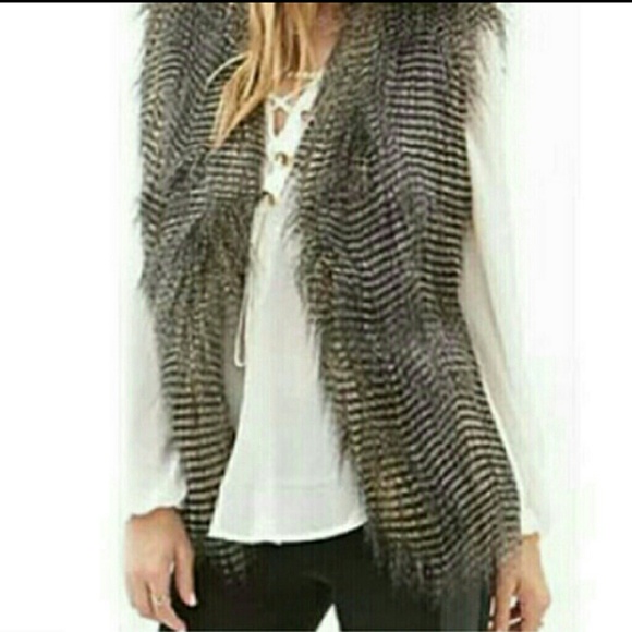 Two-Tone Faux Fur VEST - Picture 3 of 7