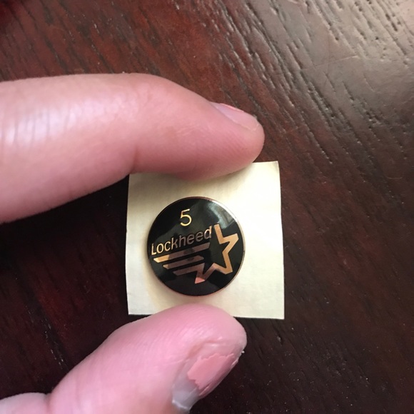 Lockheed Martin 5 year 10k gold pin - Picture 1 of 1