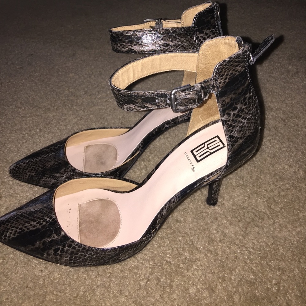 Pumps - Picture 2 of 5