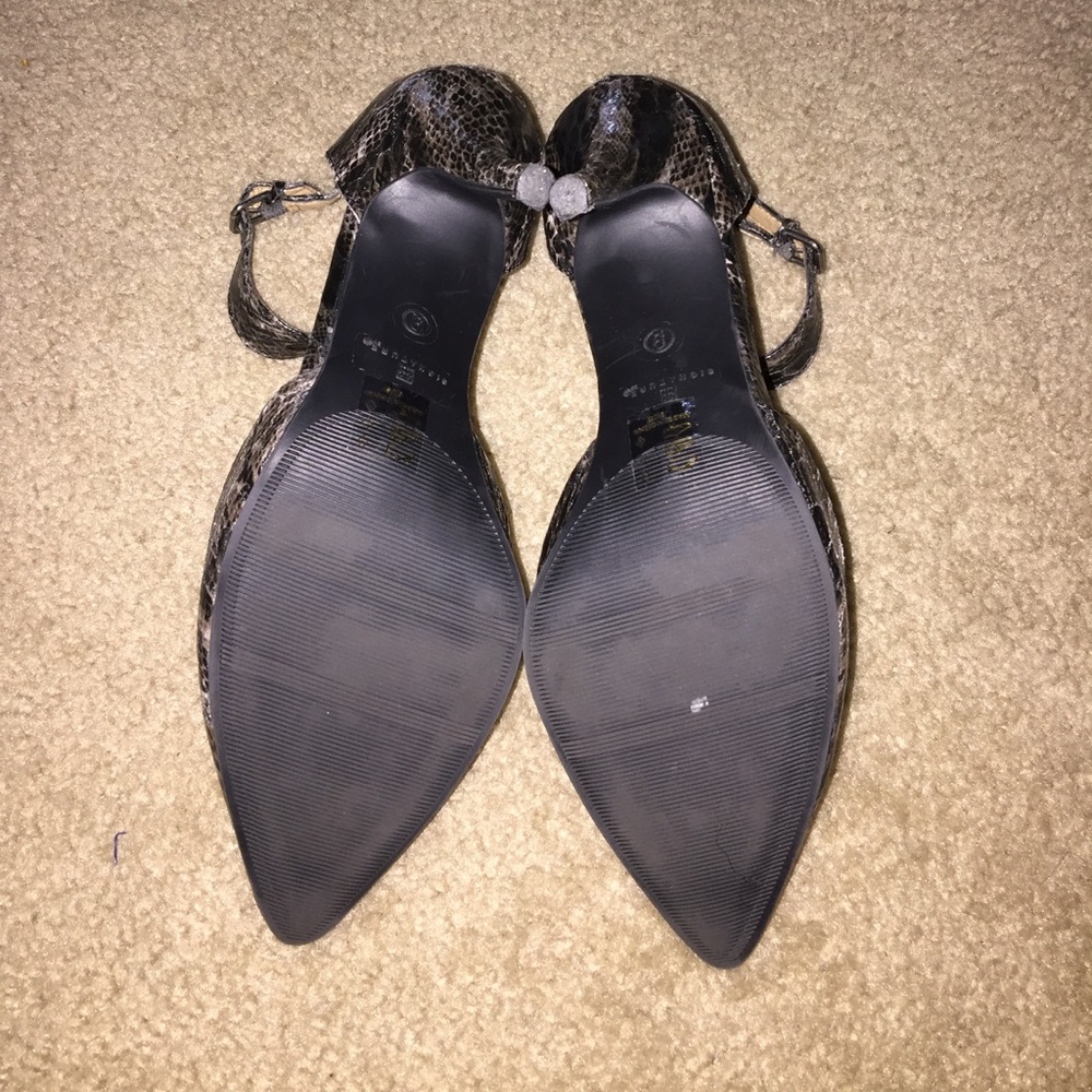 Pumps - Picture 5 of 5