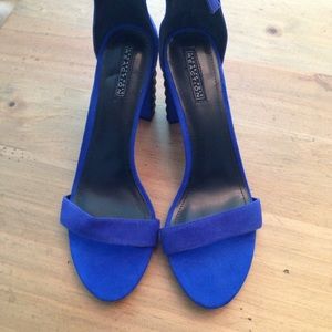 Kenneth Cole strappy heels