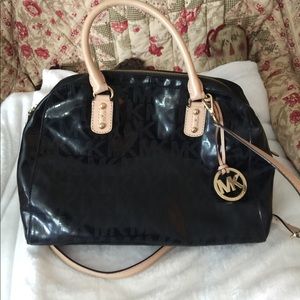 Black Michael Kor's bag