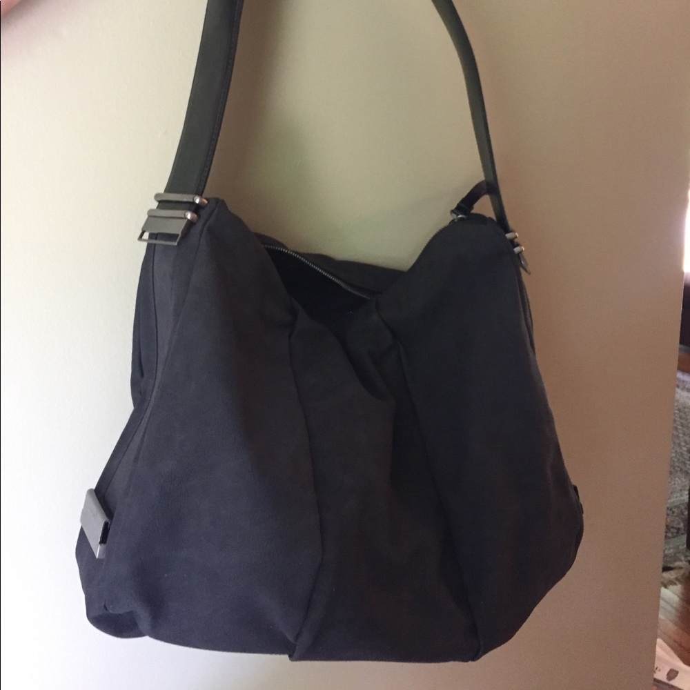 Zarabasics black purse; adjustable handle