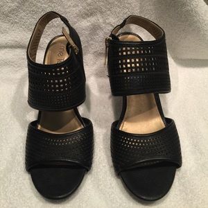 ME TOO 3" sandal heels super comfy great condition
