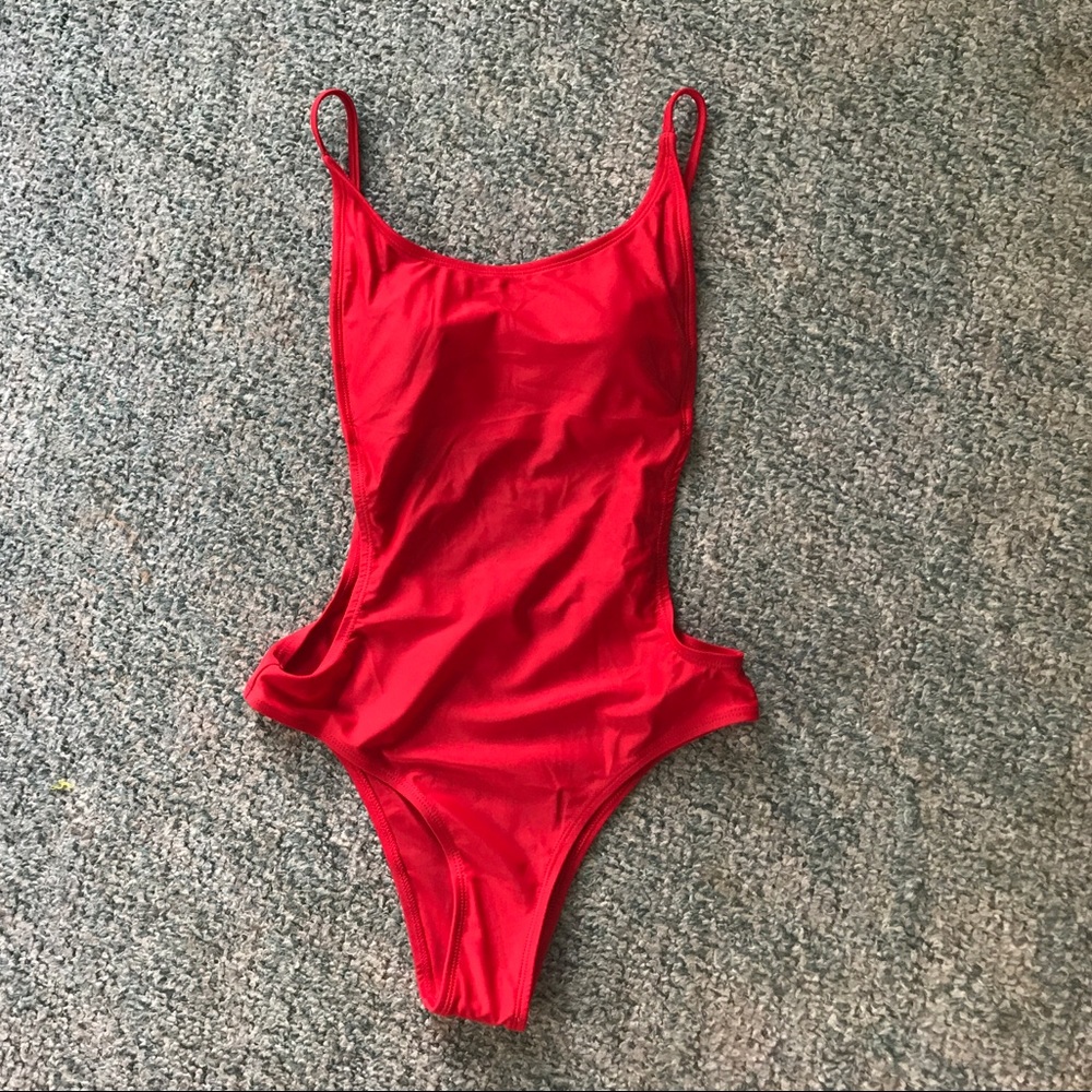 One piece swim suit