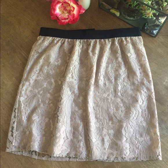 LOFT Dresses & Skirts - LOFT lace mini skirt with black waistband