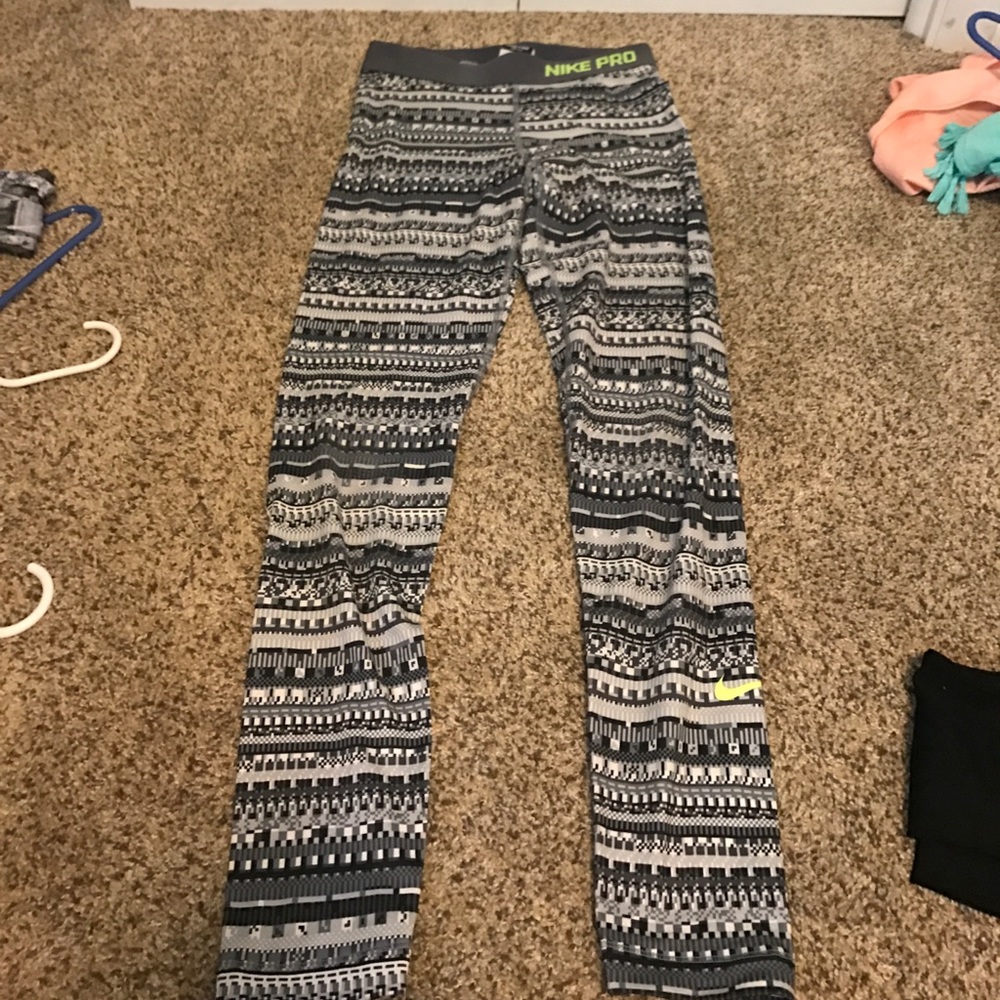 Medium hyperwarm Nike leggings