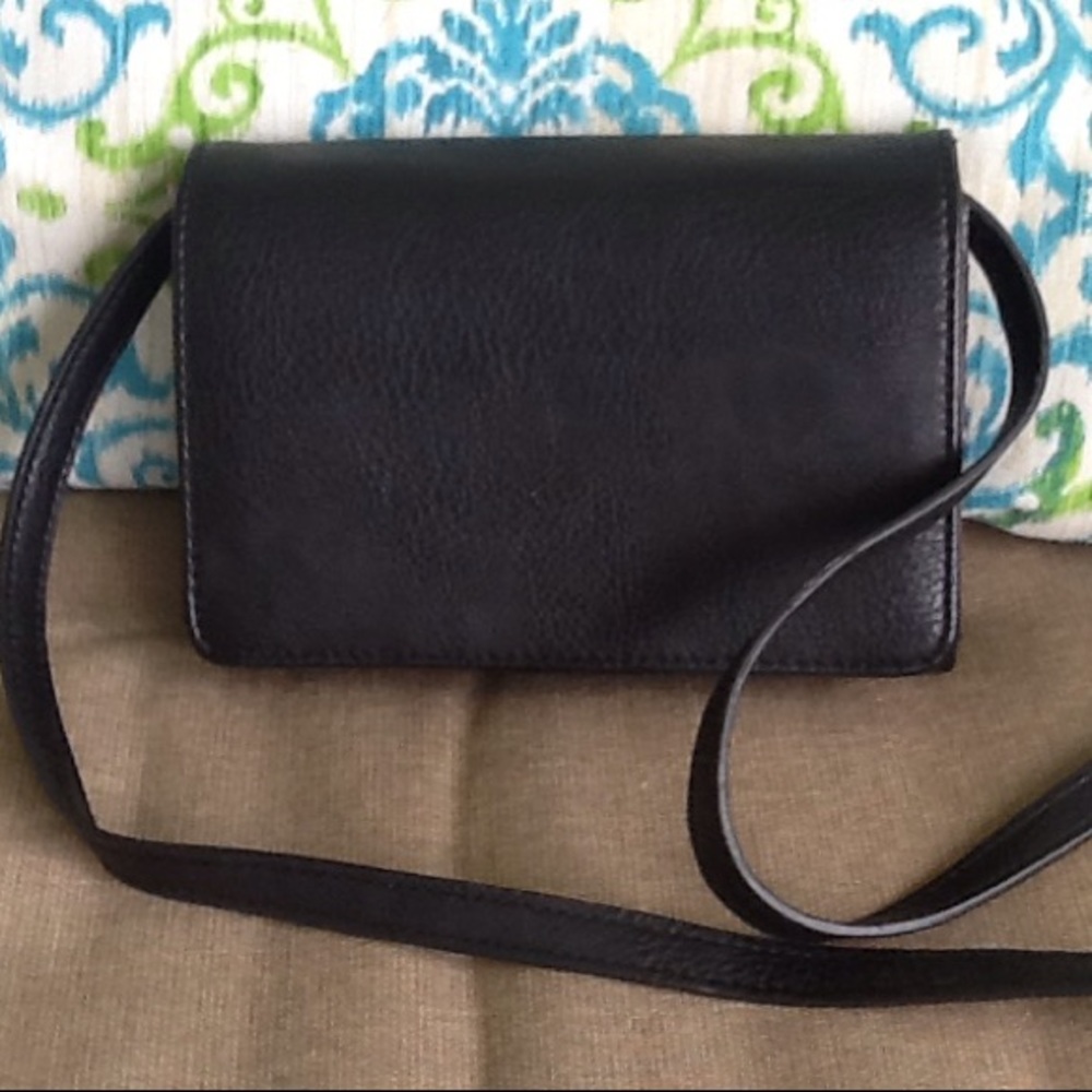 G.H. BASS & CO. Purse