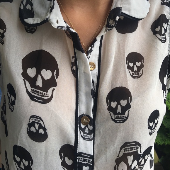 Sleeveless Collared Skull Shirt - Picture 3 of 6
