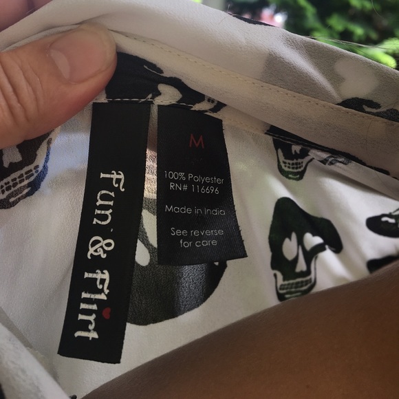 Sleeveless Collared Skull Shirt - Picture 5 of 6