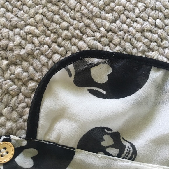 Sleeveless Collared Skull Shirt - Picture 6 of 6