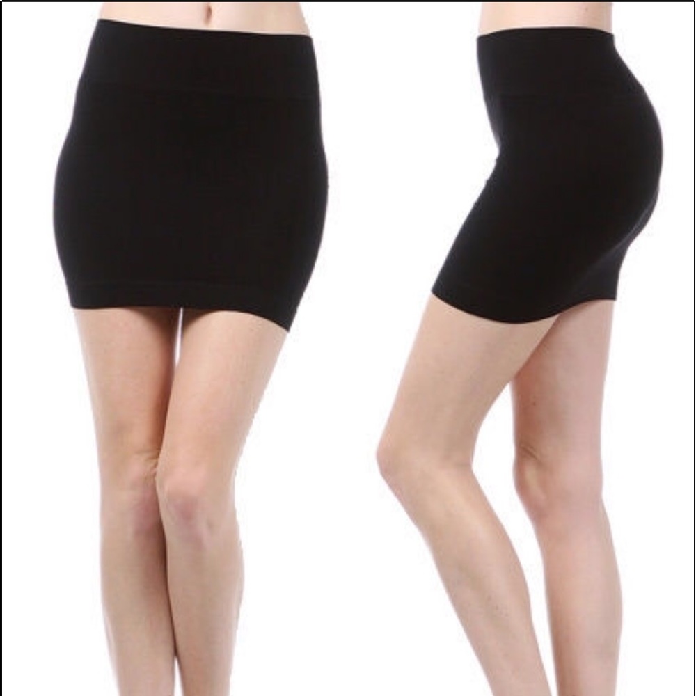 Black mini pencil skirt