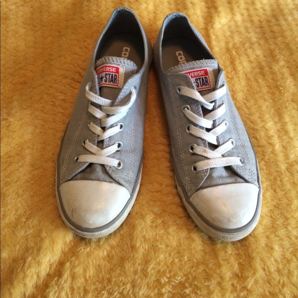 Grey low top converse