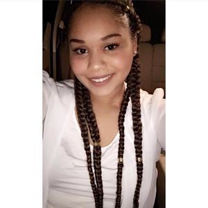 Meet your Posher, Camisha