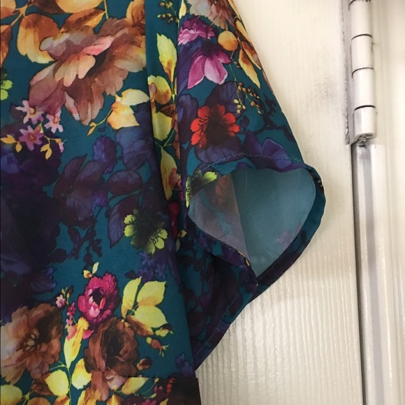 ❤️SOLD❤️Torrid Teal Green Floral Open Back Top - Picture 3 of 7