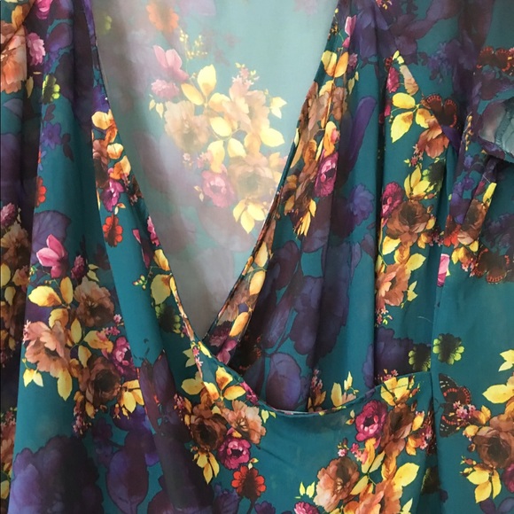 ❤️SOLD❤️Torrid Teal Green Floral Open Back Top - Picture 5 of 7
