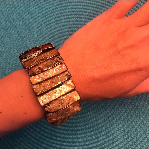 Shell Bracelet - Picture 2 of 3